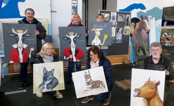 Verkauf von tierischen Kunstwerken in der Hundeschule Neuenrade