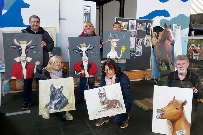 Verkauf von tierischen Kunstwerken in der Hundeschule Neuenrade